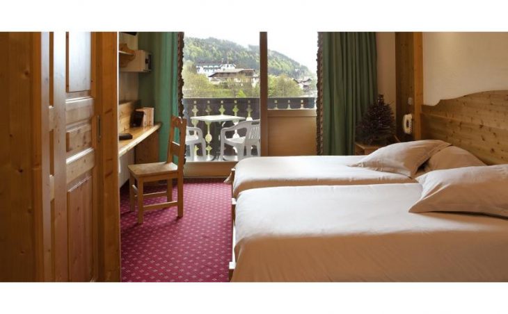 Hotel Le Petit Dru, Morzine, Twin Bedroom